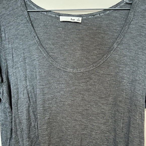 3/$25 Wilfred grey Thin cozy tee shirt - Picture 2 of 2